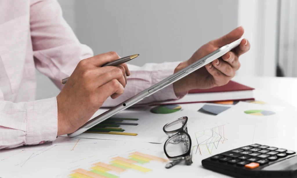 Why You Should Get a Financial Planner in For Your Small Business_Feature